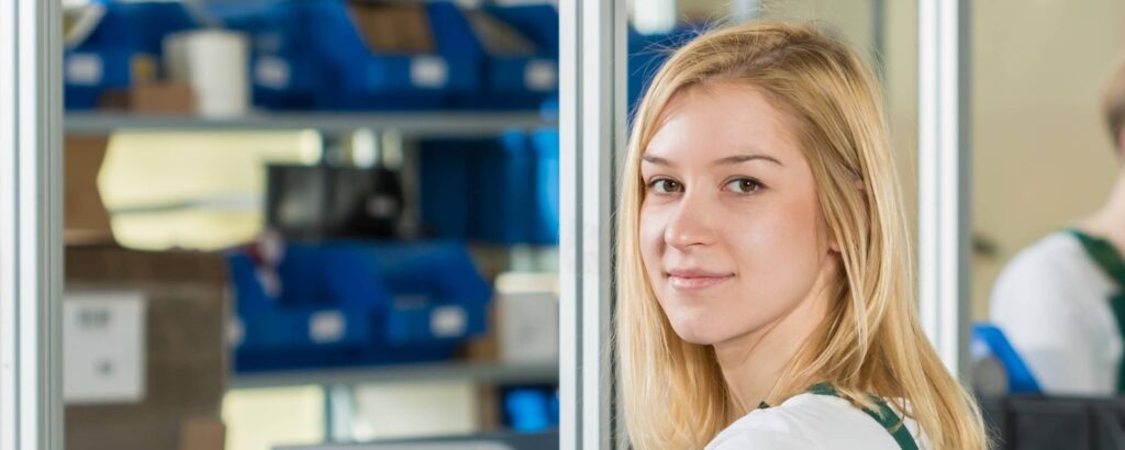 Titelbild zur Stellenanzeige: Produktionshelfer für Doberlug-Kirchhain (m/w/d) – 17,00 € / Stunde – Minijob, Vollzeitstelle, Teilzeitstelle